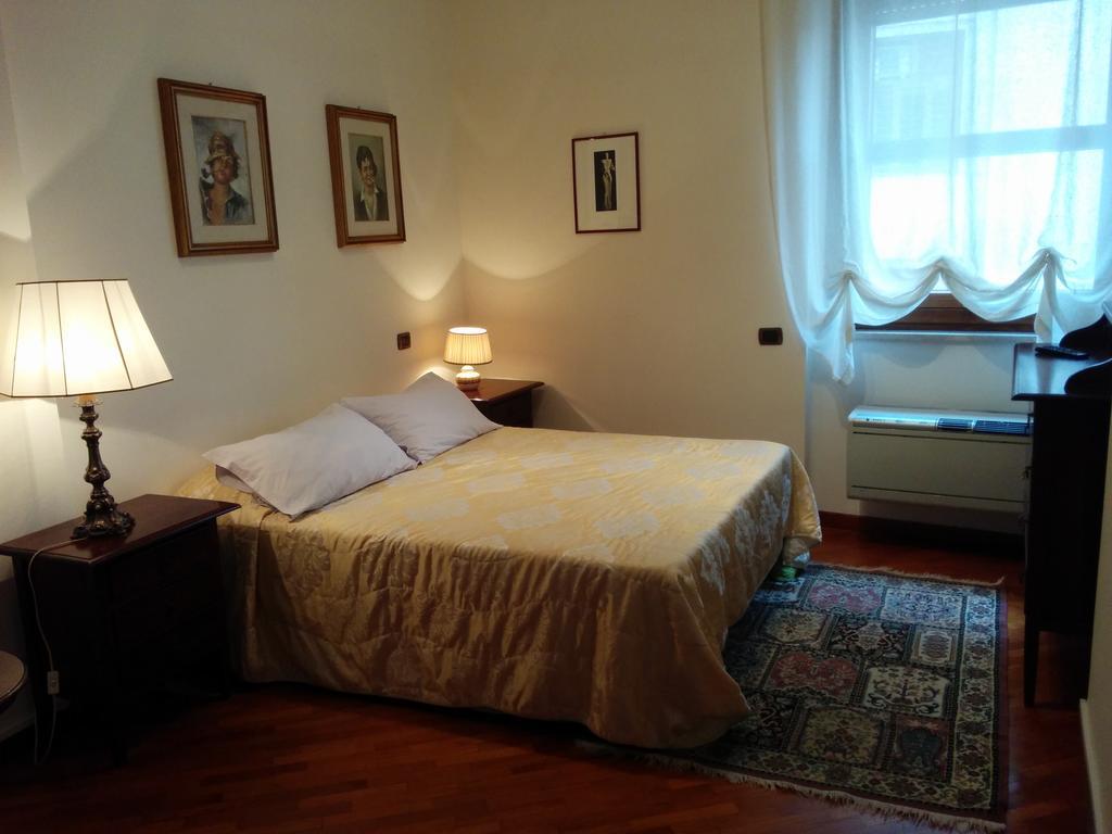 Napoli Porta Di Mare Bed & Breakfast Cameră foto