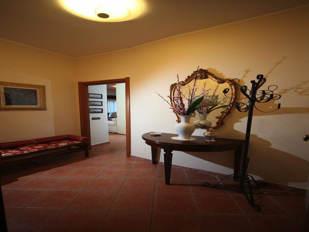 Napoli Porta Di Mare Bed & Breakfast Cameră foto