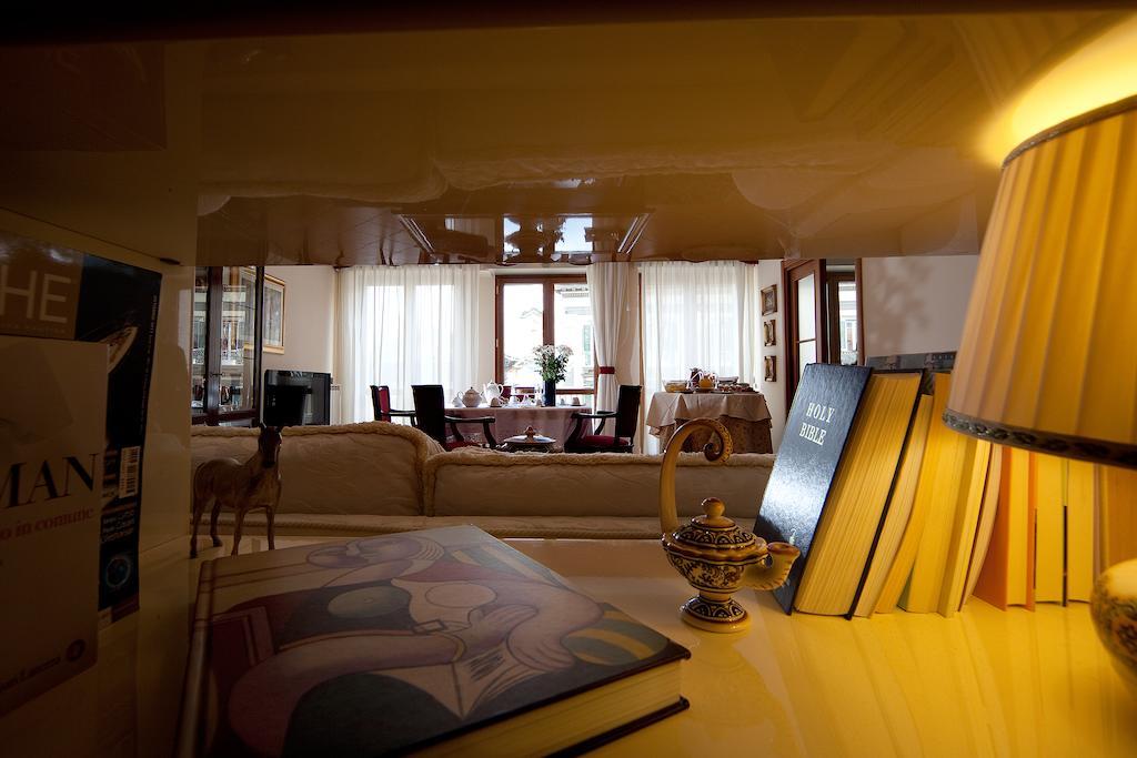 Napoli Porta Di Mare Bed & Breakfast Exterior foto