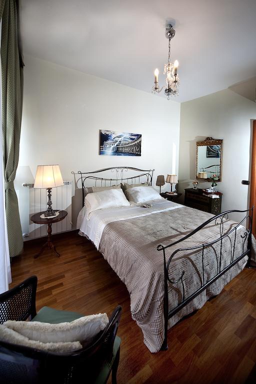 Napoli Porta Di Mare Bed & Breakfast Cameră foto
