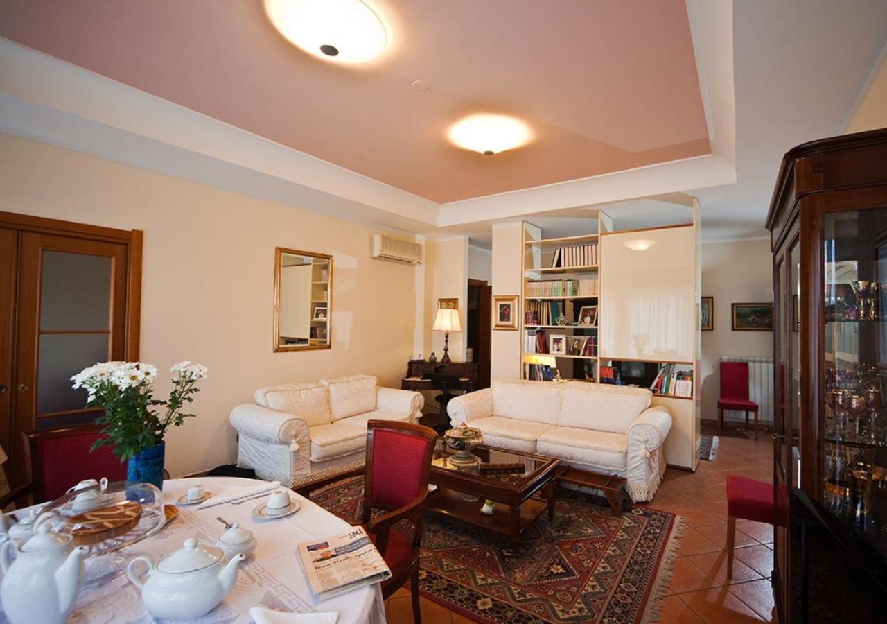 Napoli Porta Di Mare Bed & Breakfast Exterior foto